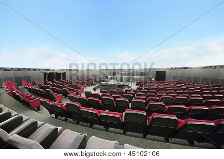 Moskva - juni 15: Auditorium og projektor i Planetariet, juni 15, 2012 i Moskva, Rusland. Mosco