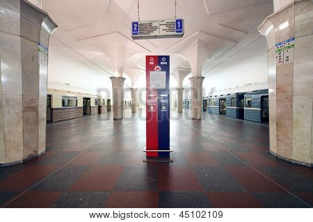 Moszkva - május 19-én: Állomás metro Kropotkinskaya, május 19, 2012-Moszkva, Oroszország. Első sorban a Mosc