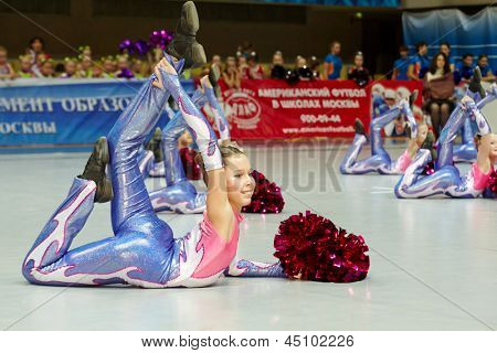 Moscou - 24 mars : Performance de l'équipe de pom-pom girls des enfants au championnat et concours de Moscou en