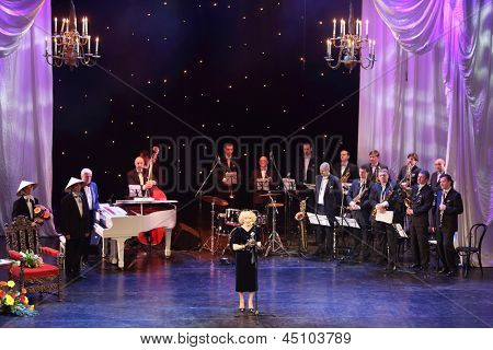 Moskwa - 23 kwietnia: Nemolyaeva mowy w Crystal Turandot Ball, poświęcony rocznicy Svetlana 