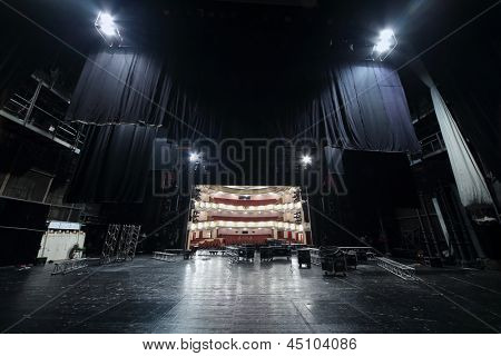 Moskva - 23 APRIL: Vy från svarta vingar på auditorium i Vakhtangov Theatre den 23 April 2012 i Mo