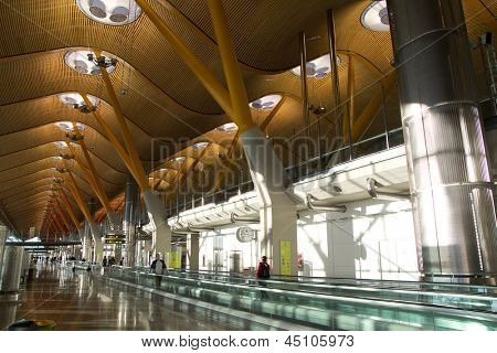 MADRID, Spanien - 6. Februar: Der neue T4-Terminal am Barajas Airport am 6. Februar 2013 in Madrid, Sp