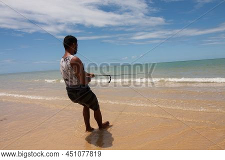 Ponto Do Corumba, Brazil. March 6 2022: Local Fishermen Pulling In Their Net From The Morning Catch.