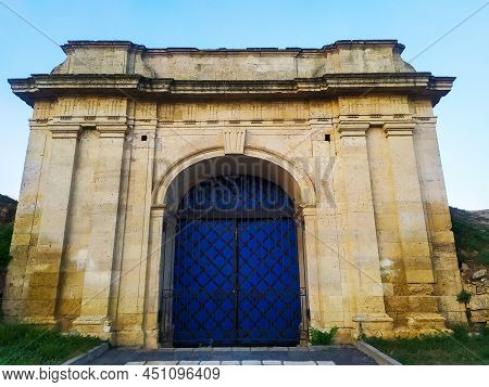 The Ochakiv Gate In Kherson Is Part Of The Kherson Fortifications, Built In 1783 Five Years After Th