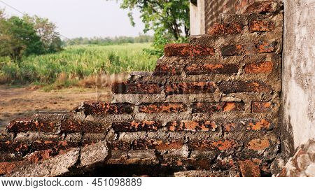 Unconventional Building Site The Masonry Was Neglected, Irresponsible, Not Progressing, Only Half Fi