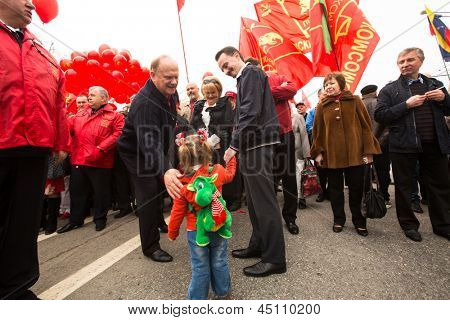 Mosca - 1 maggio: Gennady Zyuganov (sinistra) (è un politico russo, primo segretario della Pa comunista