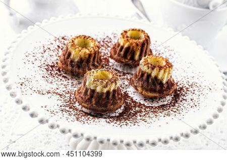 home made mini gugle cakes