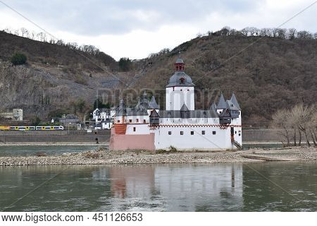 Burg Pfalzgrafenstein On  Tiny Rhine Island Near Kaub