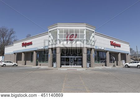 Brownsburg - Circa March 2022: Walgreens Pharmacy And Goods Location. Walgreens Operates As The Seco