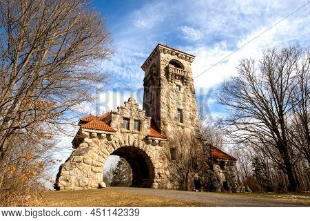 New Paltz, Ny - Usa - Mar 15, 2022: Wide Three Quarter View Of The Historic Mohonk Testimonial Gatew