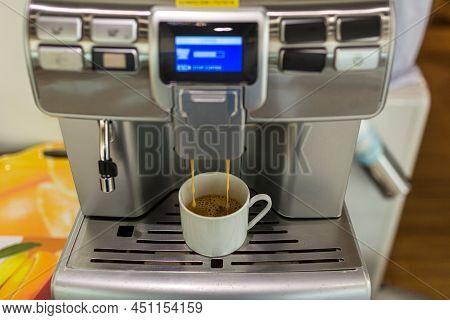 Self-service Coffee Machines Offer Consistent, Quality Coffee In Hotel, Sport Club Or Office. Espres