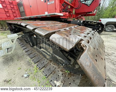 Augusta, Ga Usa - 03 19 22: Manitowoc Red Crane Construction Scene Cloudy Rainy Day Side View Wheel 