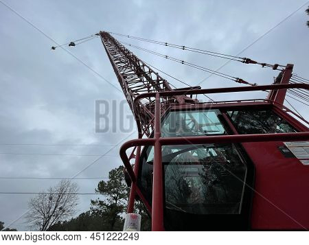 Augusta, Ga Usa - 03 19 22: Manitowoc Red Crane Construction Scene Cloudy Rainy Day Looking Up Cab A