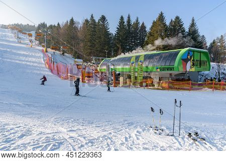 Krynica Zdroj, Poland - January 27, 2020: Skiiers At The Bottom Station Of Modern Ski Lift At Slotwi