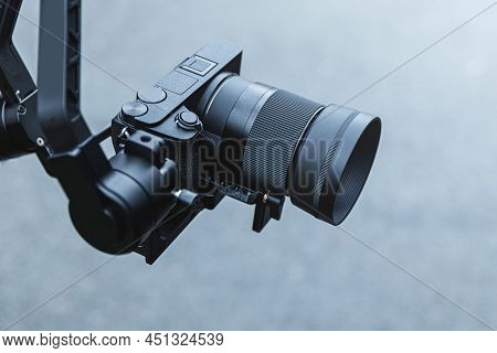 Mirrorless Camera Mounted On 3-axis Electronic Gimbal