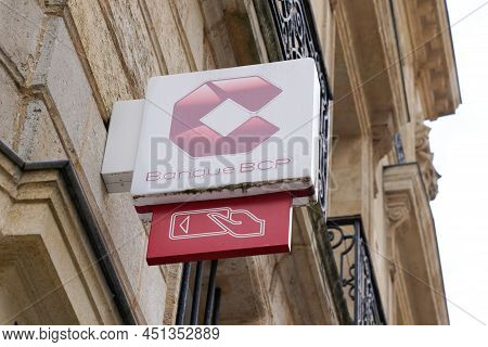 Bordeaux , Aquitaine  France - 03 12 2022 : Bcp Banque De Commerce Et De Placements Text Sign And Br