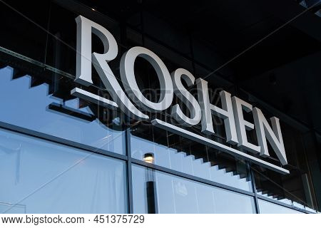 Kiev, Ukraine - November 17, 2021: Mall Respublika Modern Architecture. Shopping Center With Glass W