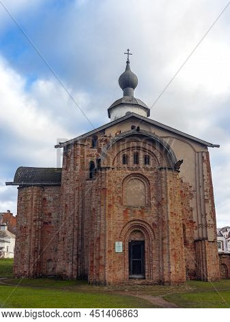 Church Of Paraskeva-fridays At The Auction In Veliky Novgorod. It Is A Cross-domed, Three-nave, Four