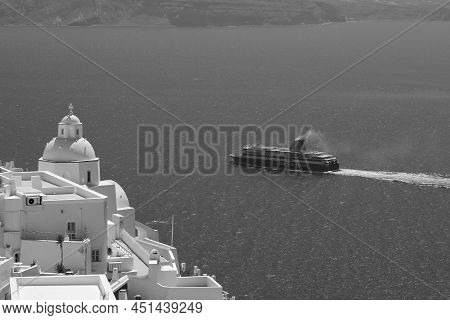 Santorini, Greece - May 10, 2021 : The Whitewashed Picturesque Church And Villas Of Fira Santorini A