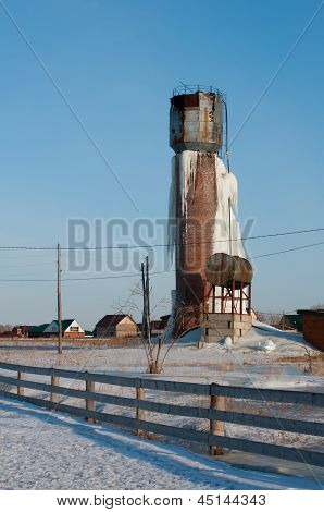 gefrorene Wasserturm