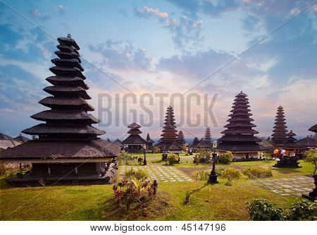 Penataran Agung Pura Besakih komplex
