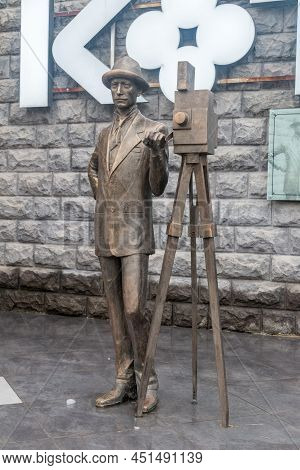 Kutaisi, Georgia - March 17, 2022: Sculpture Of Vasil Amashukeli. Vasil Amashukeli Was An Early Geor
