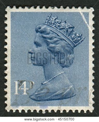 UK-CIRCA 1981:A sello impreso en Reino Unido muestra imagen de Elizabeth II es el monarca constitucional de 16 