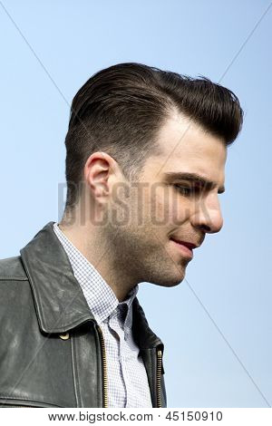 Berlín - APR 28: Zachary Quinto na Star Trek - do tmy Foto volání na 28 dubna 2013 v Ber