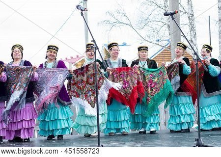 21 March 2022, Russia, Tomsk. Navruz. Tatar Women In National Costumes Perform Dance Of Spring. Ethn