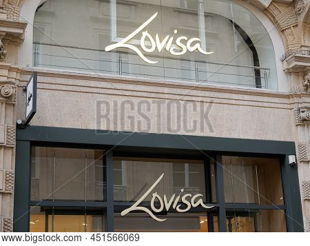 Bordeaux , Aquitaine  France - 03 20 2022 : Lovisa Logo Sign And Brand Text Windows Wall Facade Shop