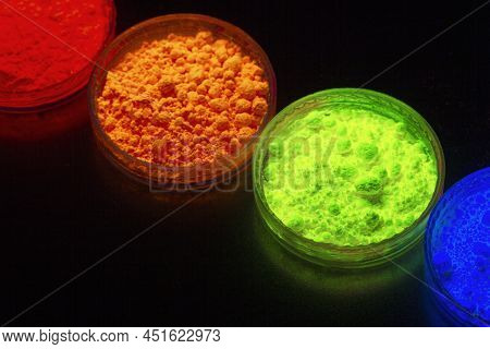 Fluorescent Organic Materials Powder Of Red, Yellow, Green Color For Production Oled Inside Of Glass