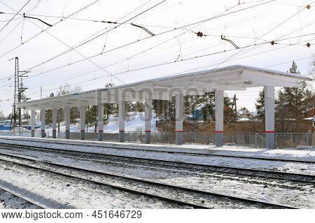 Russia, Chelyabinsk Region, Kisegach Station: February 17, 2022empty Railway Track And Empty Passeng