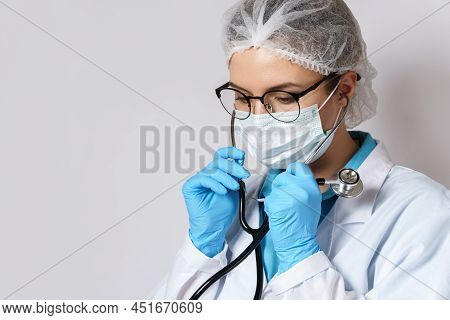 Young Female Doctor Pulmonologist With A Stethoscope
