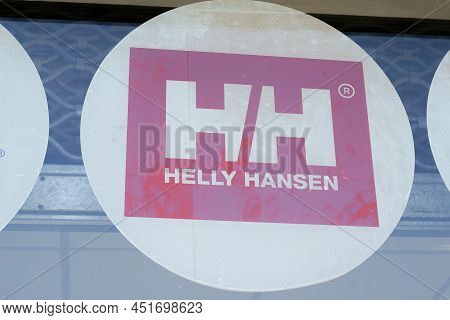 Bordeaux , Aquitaine  France - 03 20 2022 : Helly Hansen Clothes Trendy Marine Boat Sea Sign Text An