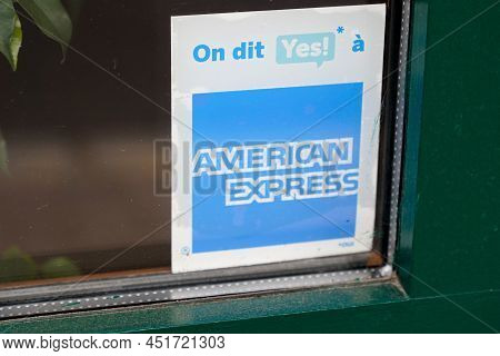 Bordeaux , Aquitaine  France - 03 12 2022 : American Express Logo Brand And Sign Text On Windows Sho