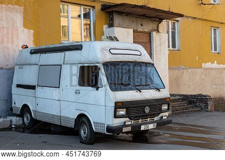 Moscow, Russia - March 19, 2022: An Old White Van Stands Near An Old Building. High Quality Photo