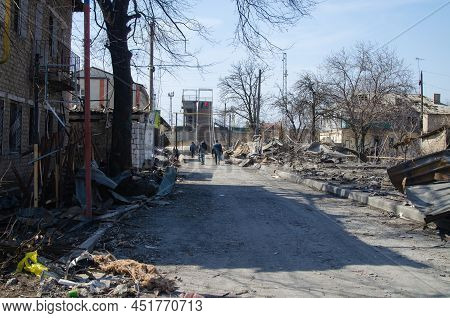Ukraine, Volnovakha - March 25, 2022: The City Of Volnovakha After The Fighting. Destruction Of Civi