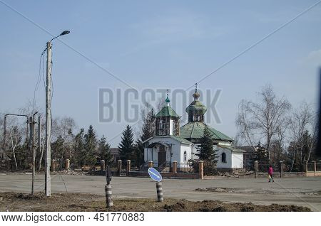 Ukraine, Volnovakha - March 25, 2022: The City Of Volnovakha After The Fighting. Destruction Of Civi