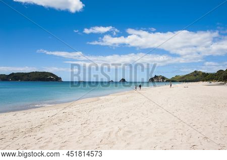 Photo of a beautiful white sand Hahei beach at Cathedral Cove Marine Reserve, Coromandel Peninsula, New Zealand. 