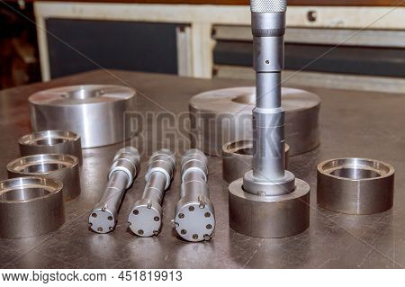 Calibration Bore Micrometer. Device For Accurate Measurement Of Hole Diameter.