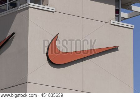 Aurora - Circa March 2022: Nike Shoes Retail Mall Location. Nike Is One Of The World's Largest Suppl