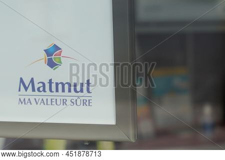 Bordeaux , Aquitaine  France - 03 27 2022 : Matmut Logo Brand Windows Facade And Text Sign On Office
