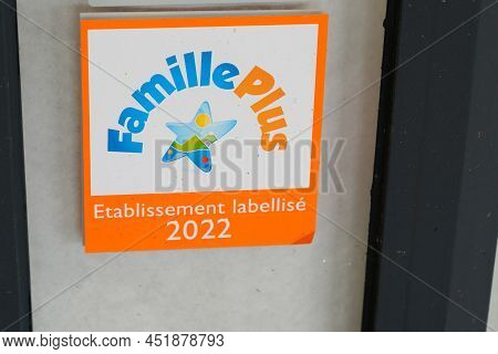 Bordeaux , Aquitaine  France - 03 27 2022 : Famille Plus 2022 Brand Label Logo And Text Sign State G