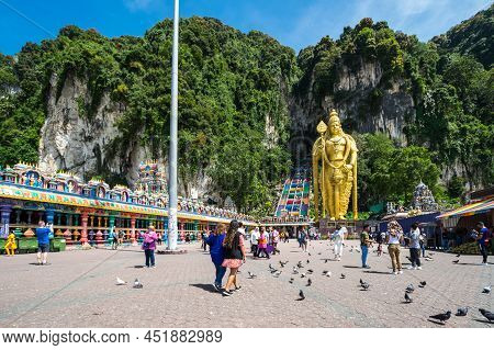 Gombak, Malaysia - 03 February, 2020: Batu Caves Is A Limestone Hill That Has A Series Of Caves And 