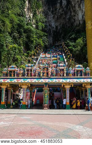 Gombak, Malaysia - 03 February, 2020: Batu Caves Is A Limestone Hill That Has A Series Of Caves And 