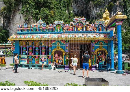Gombak, Malaysia - 03 February, 2020: Batu Caves Is A Limestone Hill That Has A Series Of Caves And 