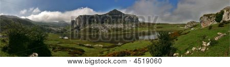 Mountain pan lago ercina