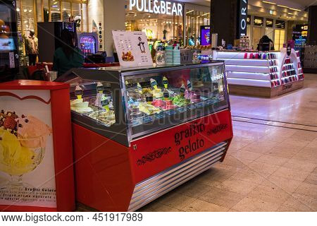 Iasi, Romania - Murch, 2022 : Ice Cream Store In Shopping Mall.