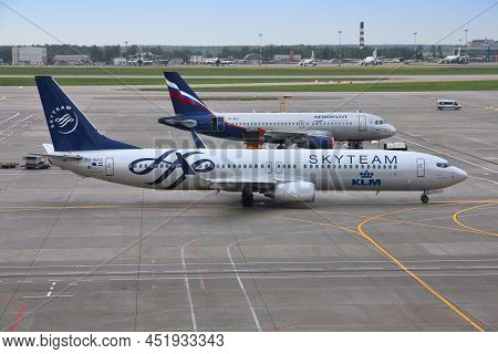 Moscow, Russia - May 12, 2012: Aeroflot Russian Airlines Meets Klm Skyteam Aircraft At Sheremetyevo 