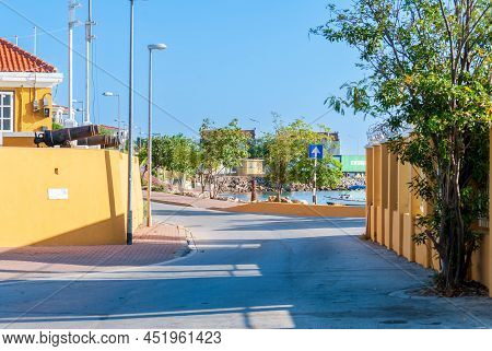 Kralendijk Bonaire - October 6, 2013: View Of Quiet Street In A Tropical City